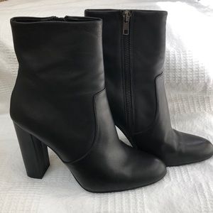 Editor dress bootie